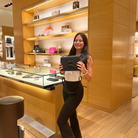 Meet your Posher, Sarah - Picture 3 of 3